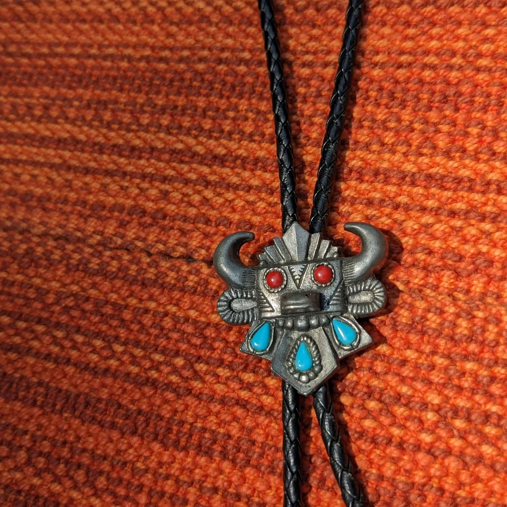 Vintage Metal Bolo Tie//Bull//Red+Turquoise like stones - Picture 8 of 8